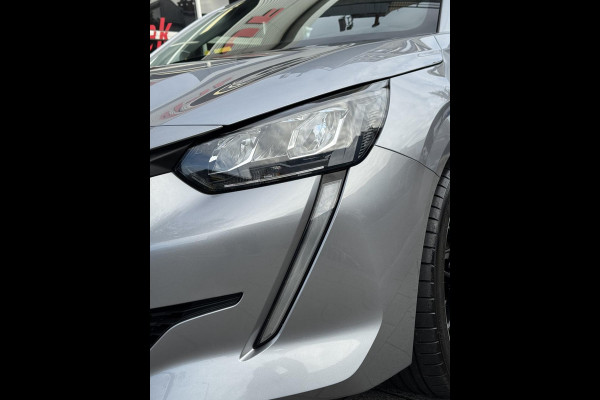 Peugeot 208 1.2 PureTech OutLaw Edition- Navigatie / Apple CarPlay I Airco I 18 inch Sport velgen I LED I PDC I Dealer onderhouden