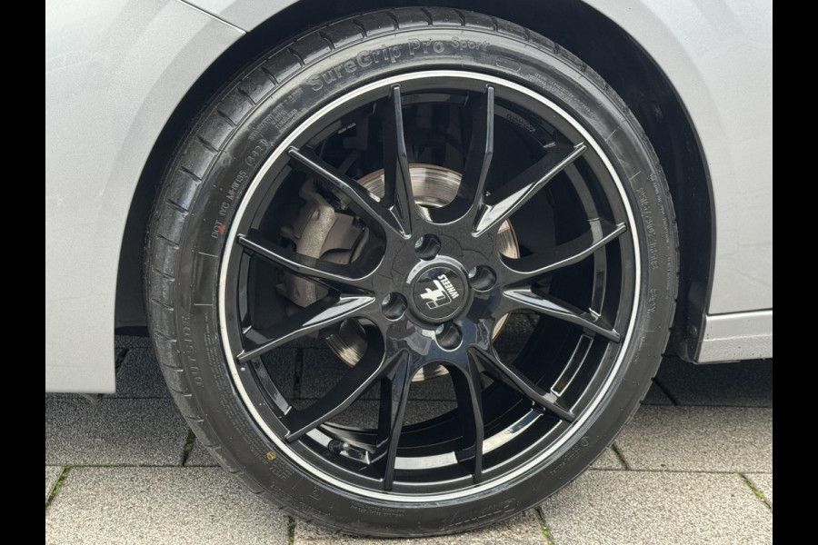 Peugeot 208 1.2 PureTech OutLaw Edition- Navigatie / Apple CarPlay I Airco I 18 inch Sport velgen I LED I PDC I Dealer onderhouden