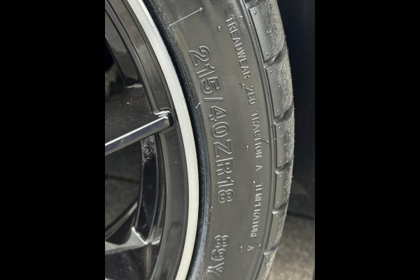 Peugeot 208 1.2 PureTech OutLaw Edition- Navigatie / Apple CarPlay I Airco I 18 inch Sport velgen I LED I PDC I Dealer onderhouden