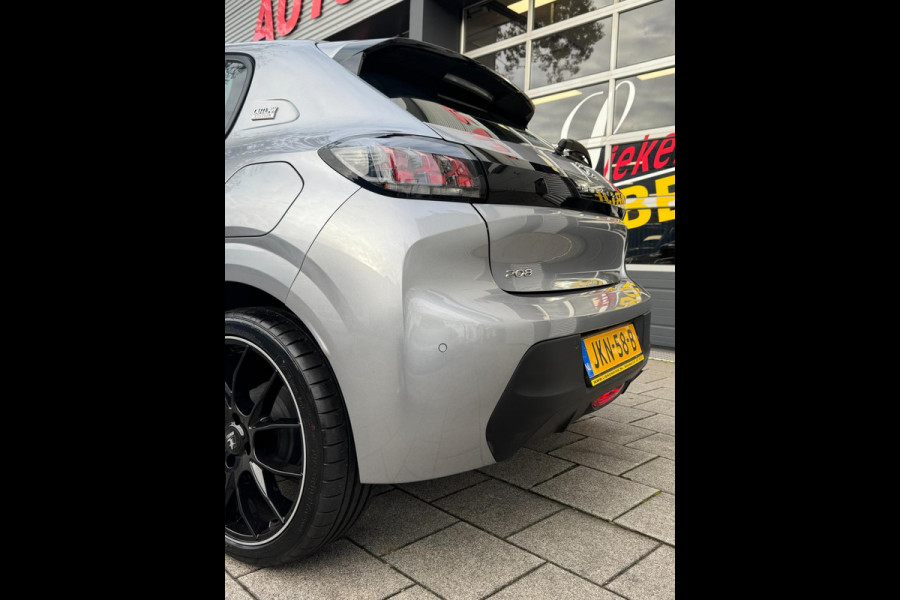 Peugeot 208 1.2 PureTech OutLaw Edition- Navigatie / Apple CarPlay I Airco I 18 inch Sport velgen I LED I PDC I Dealer onderhouden