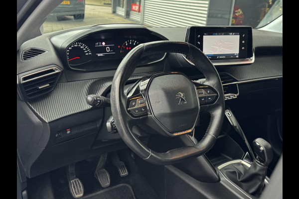 Peugeot 208 1.2 PureTech OutLaw Edition- Navigatie / Apple CarPlay I Airco I 18 inch Sport velgen I LED I PDC I Dealer onderhouden