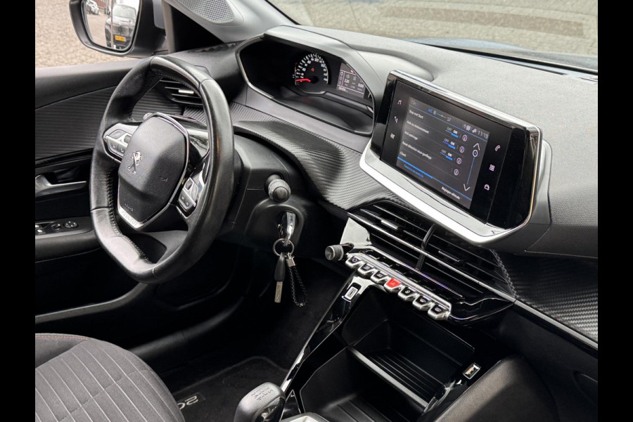 Peugeot 208 1.2 PureTech OutLaw Edition- Navigatie / Apple CarPlay I Airco I 18 inch Sport velgen I LED I PDC I Dealer onderhouden