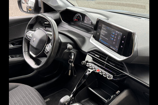 Peugeot 208 1.2 PureTech OutLaw Edition- Navigatie / Apple CarPlay I Airco I 18 inch Sport velgen I LED I PDC I Dealer onderhouden