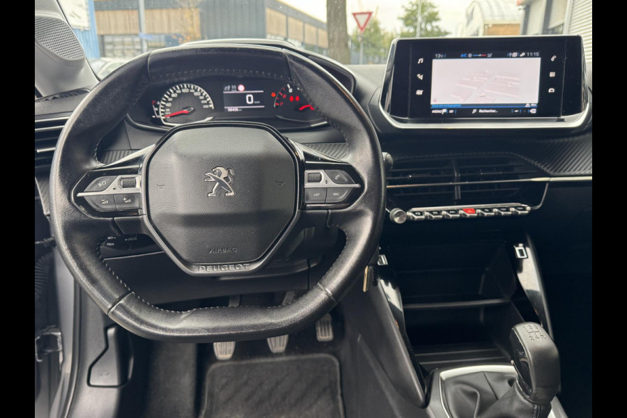 Peugeot 208 1.2 PureTech OutLaw Edition- Navigatie / Apple CarPlay I Airco I 18 inch Sport velgen I LED I PDC I Dealer onderhouden