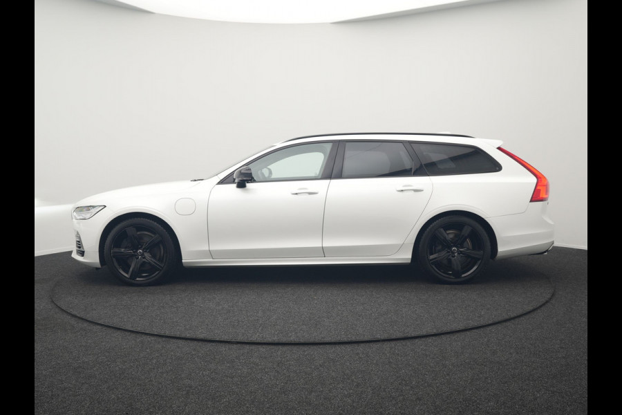 Volvo V90 T8 AWD R-Design Plug In Hybrid 394pk Dealer O.H. PHEV | Adaptive Cruise | 360 Camera | Black Optic | Alcantara Sportstoelen Memory & Verwarmd | Apple Carplay | Keyless | Blis | Virtual | Navigatie | 19"L.M |