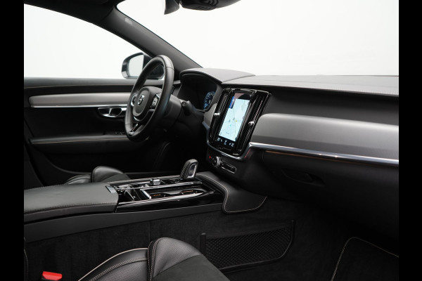 Volvo V90 T8 AWD R-Design Plug In Hybrid 394pk Dealer O.H. PHEV | Adaptive Cruise | 360 Camera | Black Optic | Alcantara Sportstoelen Memory & Verwarmd | Apple Carplay | Keyless | Blis | Virtual | Navigatie | 19"L.M |