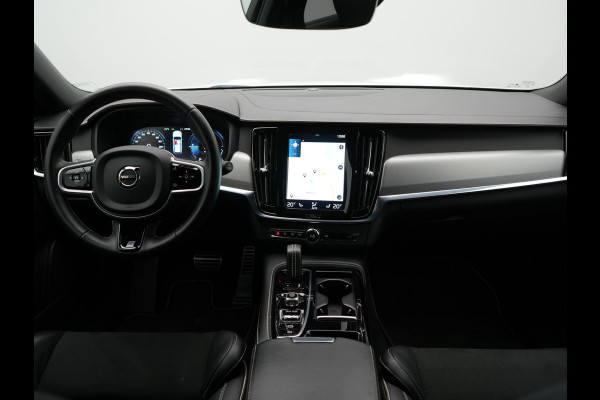 Volvo V90 T8 AWD R-Design Plug In Hybrid 394pk Dealer O.H. PHEV | Adaptive Cruise | 360 Camera | Black Optic | Alcantara Sportstoelen Memory & Verwarmd | Apple Carplay | Keyless | Blis | Virtual | Navigatie | 19"L.M |