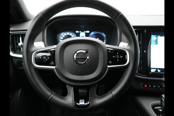 Volvo V90 T8 AWD R-Design Plug In Hybrid 394pk Dealer O.H. PHEV | Adaptive Cruise | 360 Camera | Black Optic | Alcantara Sportstoelen Memory & Verwarmd | Apple Carplay | Keyless | Blis | Virtual | Navigatie | 19"L.M |