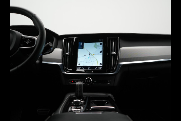 Volvo V90 T8 AWD R-Design Plug In Hybrid 394pk Dealer O.H. PHEV | Adaptive Cruise | 360 Camera | Black Optic | Alcantara Sportstoelen Memory & Verwarmd | Apple Carplay | Keyless | Blis | Virtual | Navigatie | 19"L.M |