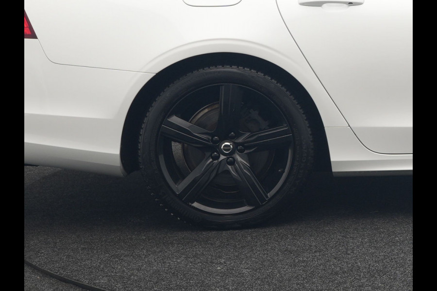 Volvo V90 T8 AWD R-Design Plug In Hybrid 394pk Dealer O.H. PHEV | Adaptive Cruise | 360 Camera | Black Optic | Alcantara Sportstoelen Memory & Verwarmd | Apple Carplay | Keyless | Blis | Virtual | Navigatie | 19"L.M |