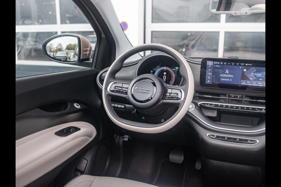 Fiat 500E La Prima 42 kWh Cabrio | Apple Carplay - Android Auto | Leer | 17" LM velgen|