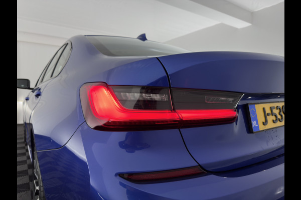 BMW 3-serie 320i M-Sportpack High Executive (INCL-BTW) *LEATHER-ALCANTARA | FULL-LED | DIGI-COCKPIT | HEATED-SPORTSEATS | BLIND-SPOT | HIFI-SOUND | KEYLESS | NAVI-FULLMAP | ECC | PDC | CRUISE | AMBIENT-LIGHT | SHIFT-PADDLES | 20''ALU*