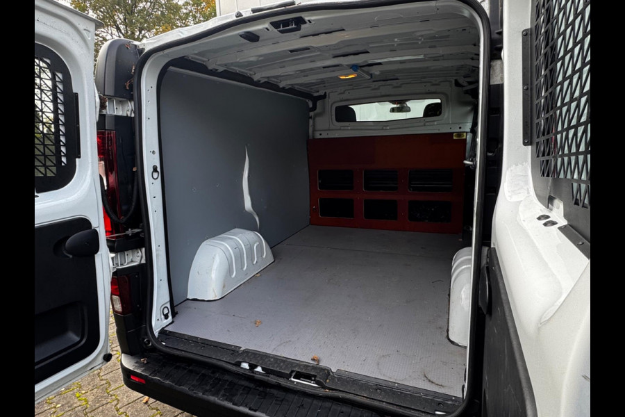 Renault Trafic 2.0 dCi 145PK COMFORT CAMERA NAVIGATIE TREKHAAK BTW NEDERLANDSEN BUS L1H1