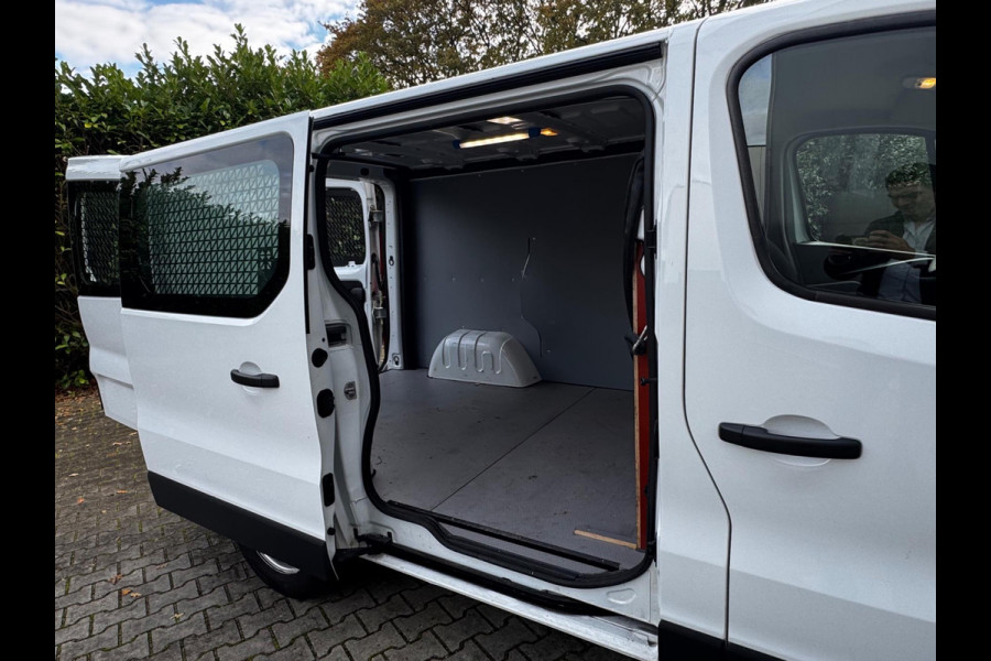 Renault Trafic 2.0 dCi 145PK COMFORT CAMERA NAVIGATIE TREKHAAK BTW NEDERLANDSEN BUS L1H1