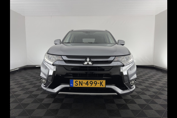 Mitsubishi Outlander 2.0 PHEV (Plug-In) Pure (INCL-BTW) Aut. *LEATHER-MICROFIBRE | COMFORTSEATS | CARPLAY | CAMERA | DAB+ | KEYLESS | PRIVACY-GLASS | SHIFT-PADDLES | TOWBAR | 16''ALU*