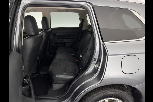 Mitsubishi Outlander 2.0 PHEV (Plug-In) Pure (INCL-BTW) Aut. *LEATHER-MICROFIBRE | COMFORTSEATS | CARPLAY | CAMERA | DAB+ | KEYLESS | PRIVACY-GLASS | SHIFT-PADDLES | TOWBAR | 16''ALU*