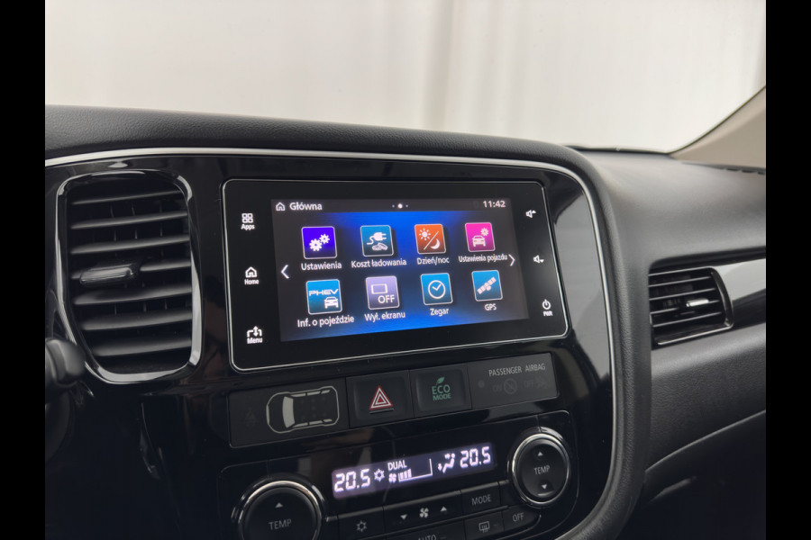 Mitsubishi Outlander 2.0 PHEV (Plug-In) Pure (INCL-BTW) Aut. *LEATHER-MICROFIBRE | COMFORTSEATS | CARPLAY | CAMERA | DAB+ | KEYLESS | PRIVACY-GLASS | SHIFT-PADDLES | TOWBAR | 16''ALU*