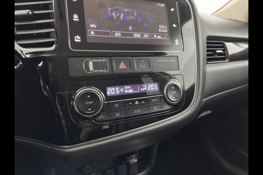 Mitsubishi Outlander 2.0 PHEV (Plug-In) Pure (INCL-BTW) Aut. *LEATHER-MICROFIBRE | COMFORTSEATS | CARPLAY | CAMERA | DAB+ | KEYLESS | PRIVACY-GLASS | SHIFT-PADDLES | TOWBAR | 16''ALU*