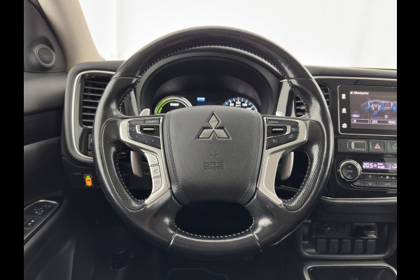 Mitsubishi Outlander 2.0 PHEV (Plug-In) Pure (INCL-BTW) Aut. *LEATHER-MICROFIBRE | COMFORTSEATS | CARPLAY | CAMERA | DAB+ | KEYLESS | PRIVACY-GLASS | SHIFT-PADDLES | TOWBAR | 16''ALU*