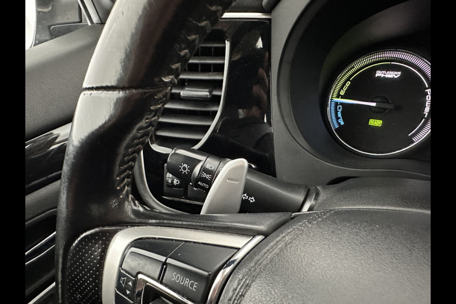 Mitsubishi Outlander 2.0 PHEV (Plug-In) Pure (INCL-BTW) Aut. *LEATHER-MICROFIBRE | COMFORTSEATS | CARPLAY | CAMERA | DAB+ | KEYLESS | PRIVACY-GLASS | SHIFT-PADDLES | TOWBAR | 16''ALU*
