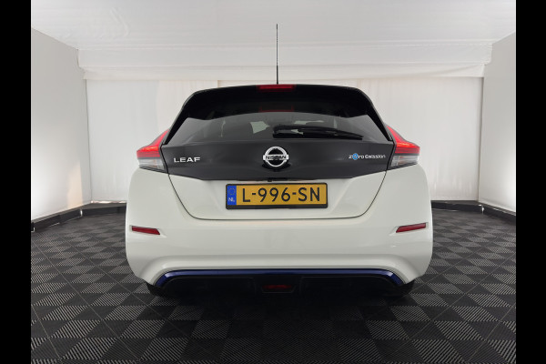 Nissan Leaf Acenta 40 kWh {SOH-90%} Aut. *ADAPTIVE-CRUISE | KEYLESS | NAVI-FULLMAP | BLIND-SPOT | DAB+ | COMFORTSEATS | DIGI-COCKPIT | PRIVACY-GLASS | CAMERA |  17"ALU*