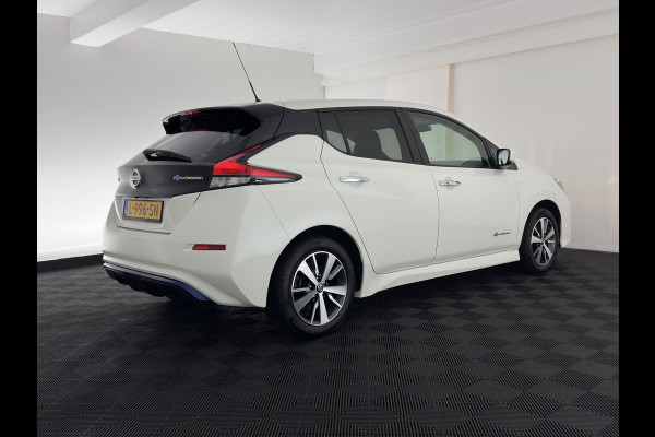 Nissan Leaf Acenta 40 kWh {SOH-90%} Aut. *ADAPTIVE-CRUISE | KEYLESS | NAVI-FULLMAP | BLIND-SPOT | DAB+ | COMFORTSEATS | DIGI-COCKPIT | PRIVACY-GLASS | CAMERA |  17"ALU*