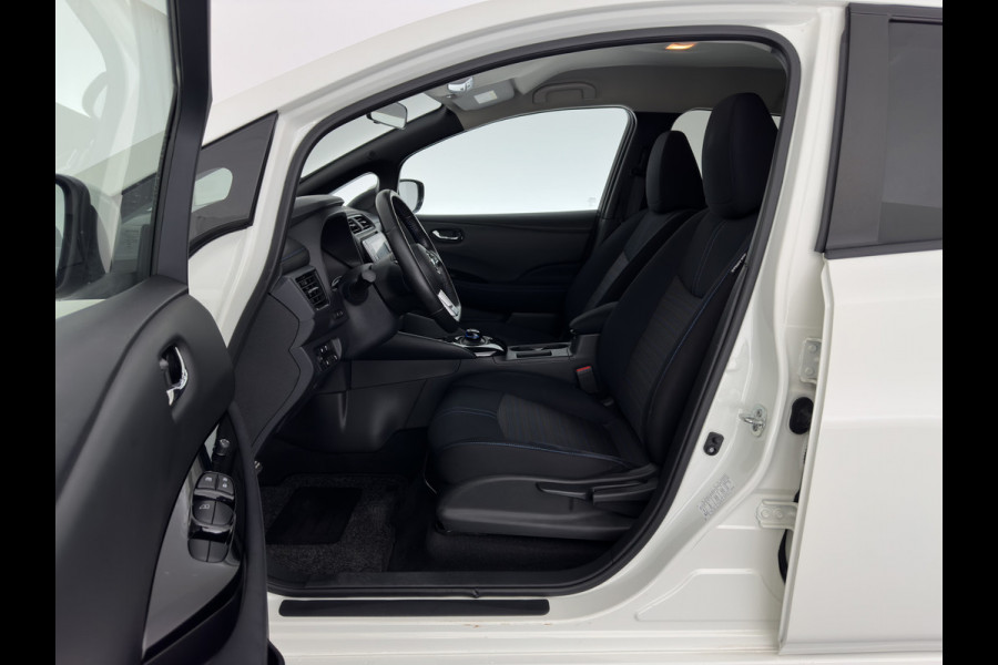 Nissan Leaf Acenta 40 kWh {SOH-90%} Aut. *ADAPTIVE-CRUISE | KEYLESS | NAVI-FULLMAP | BLIND-SPOT | DAB+ | COMFORTSEATS | DIGI-COCKPIT | PRIVACY-GLASS | CAMERA |  17"ALU*