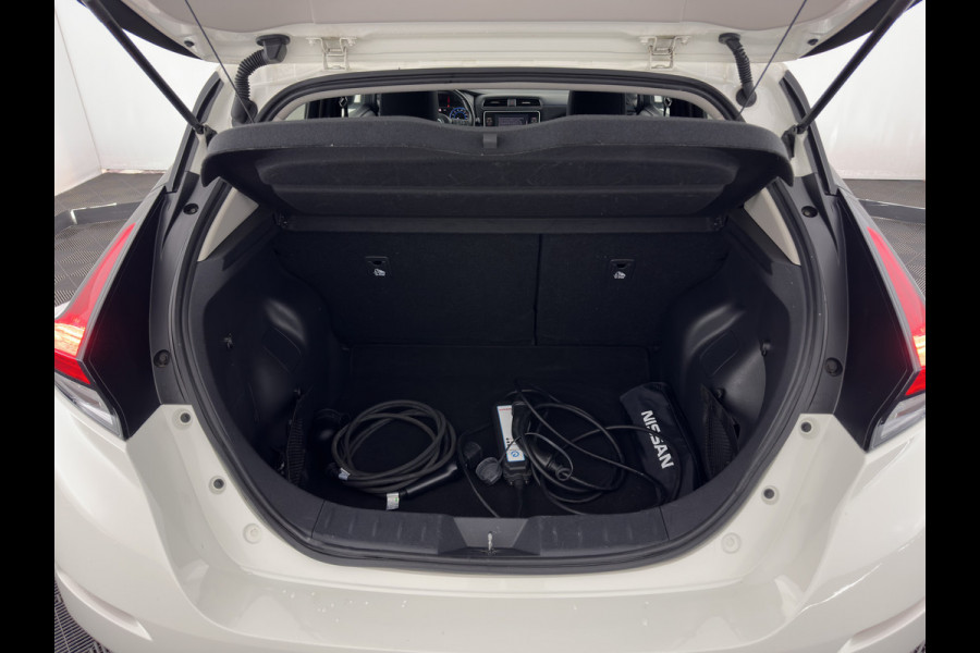 Nissan Leaf Acenta 40 kWh {SOH-90%} Aut. *ADAPTIVE-CRUISE | KEYLESS | NAVI-FULLMAP | BLIND-SPOT | DAB+ | COMFORTSEATS | DIGI-COCKPIT | PRIVACY-GLASS | CAMERA |  17"ALU*