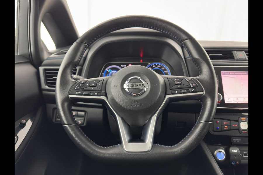 Nissan Leaf Acenta 40 kWh {SOH-90%} Aut. *ADAPTIVE-CRUISE | KEYLESS | NAVI-FULLMAP | BLIND-SPOT | DAB+ | COMFORTSEATS | DIGI-COCKPIT | PRIVACY-GLASS | CAMERA |  17"ALU*