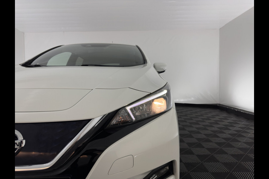 Nissan Leaf Acenta 40 kWh {SOH-90%} Aut. *ADAPTIVE-CRUISE | KEYLESS | NAVI-FULLMAP | BLIND-SPOT | DAB+ | COMFORTSEATS | DIGI-COCKPIT | PRIVACY-GLASS | CAMERA |  17"ALU*