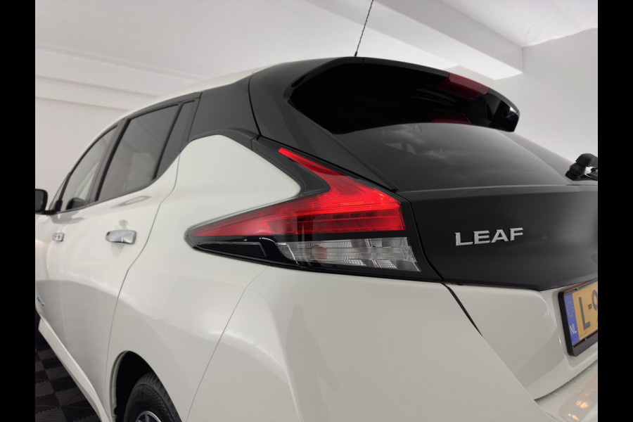 Nissan Leaf Acenta 40 kWh {SOH-90%} Aut. *ADAPTIVE-CRUISE | KEYLESS | NAVI-FULLMAP | BLIND-SPOT | DAB+ | COMFORTSEATS | DIGI-COCKPIT | PRIVACY-GLASS | CAMERA |  17"ALU*