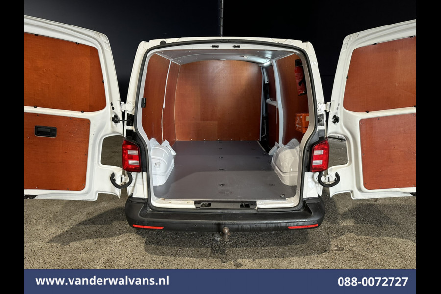 Volkswagen Transporter 2.0 TDI 150pk L2H1 Euro6 Airco | Camera | Leder | Cruisecontrol | 2500kg Trekhaak Parkeersensoren