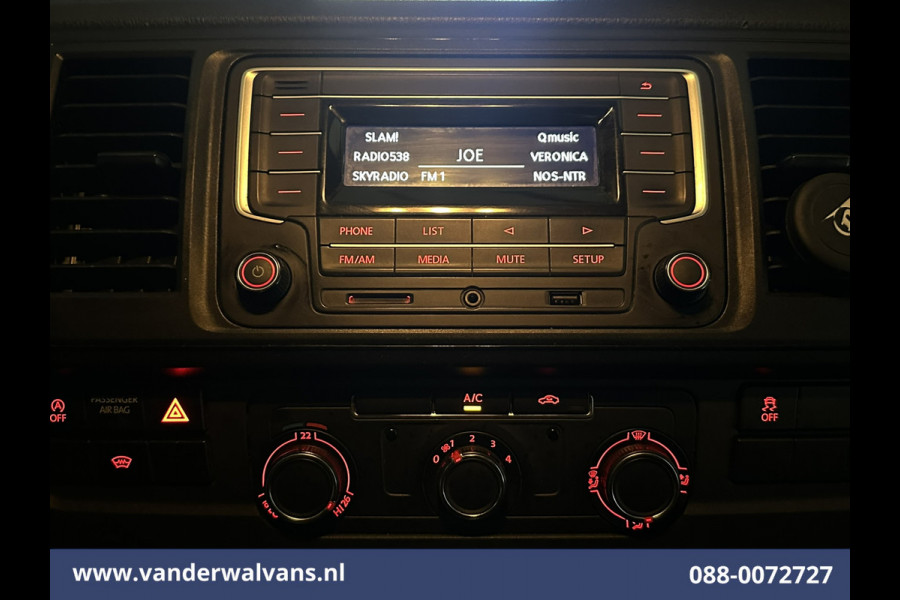 Volkswagen Transporter 2.0 TDI 150pk L2H1 Euro6 Airco | Camera | Leder | Cruisecontrol | 2500kg Trekhaak Parkeersensoren