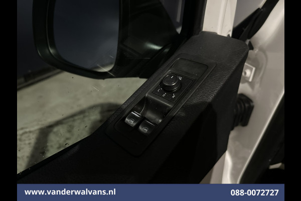 Volkswagen Transporter 2.0 TDI 150pk L2H1 Euro6 Airco | Camera | Leder | Cruisecontrol | 2500kg Trekhaak Parkeersensoren