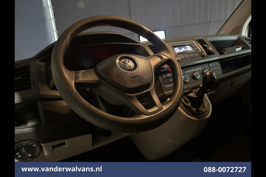 Volkswagen Transporter 2.0 TDI 150pk L2H1 Euro6 Airco | Camera | Leder | Cruisecontrol | 2500kg Trekhaak Parkeersensoren