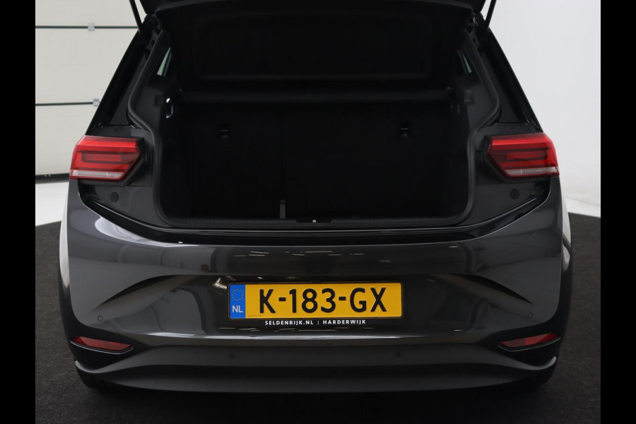 Volkswagen ID.3 Life 58 kWh | Stoel & stuurverwarming | Carplay | Adaptive cruise | Navigatie | Full LED | Parkeerhulp | DAB | Climate control