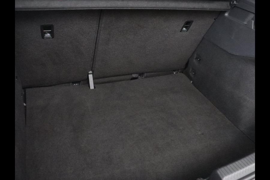 Volkswagen ID.3 Life 58 kWh | Stoel & stuurverwarming | Carplay | Adaptive cruise | Navigatie | Full LED | Parkeerhulp | DAB | Climate control