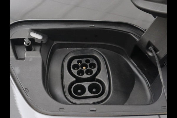 Volkswagen ID.3 Life 58 kWh | Stoel & stuurverwarming | Carplay | Adaptive cruise | Navigatie | Full LED | Parkeerhulp | DAB | Climate control