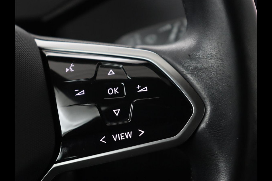 Volkswagen ID.3 Life 58 kWh | Stoel & stuurverwarming | Carplay | Adaptive cruise | Navigatie | Full LED | Parkeerhulp | DAB | Climate control