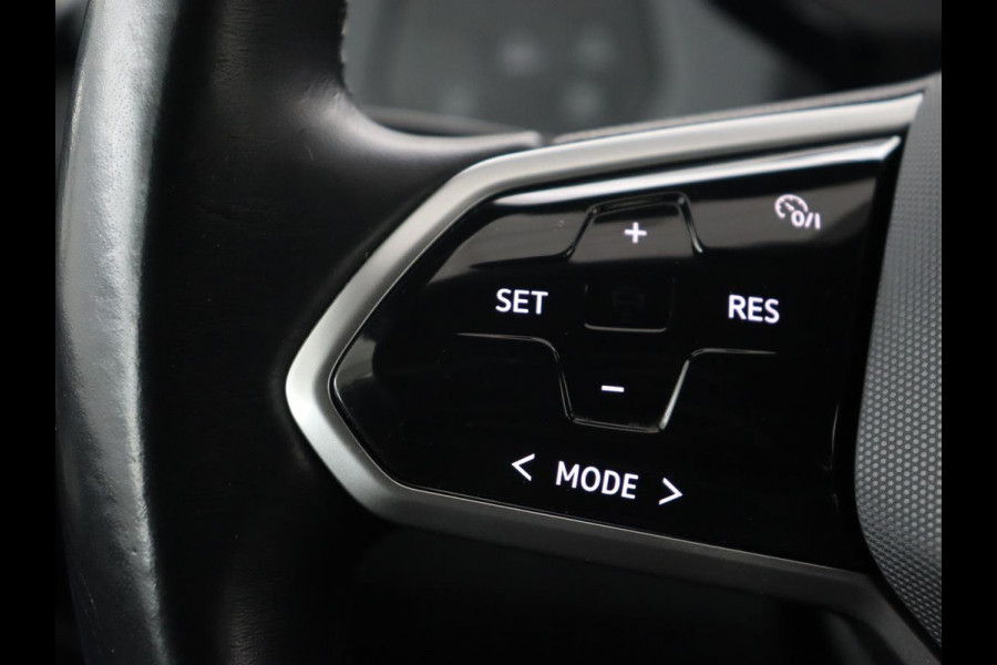 Volkswagen ID.3 Life 58 kWh | Stoel & stuurverwarming | Carplay | Adaptive cruise | Navigatie | Full LED | Parkeerhulp | DAB | Climate control