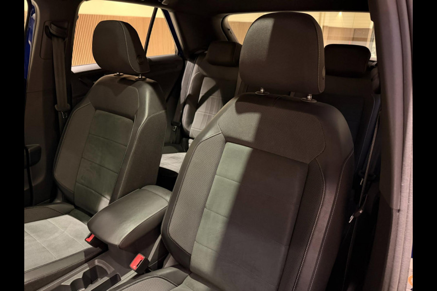 Volkswagen T-Roc 1.5 TSI R-Line Pano|IQ|Keyless|Virtual|Camera|ACC|Carplay|Stoel&Stuurverwarming|Parkassistent