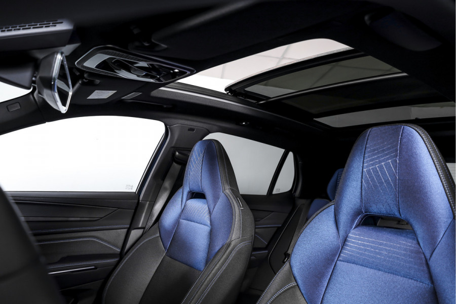 Lynk & Co 01 1.5 PHEV 261PK MY23 | Black Pakket | Donkere hemel | 360 Camera | 7.4 kWh boordlader | S/K-panodak | Adapt. Cruise | Memory | Elek. klep | LM 20" | 8516