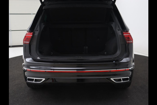 Volkswagen Tiguan 1.5 TSI R-Line | Camera | Matrix LED | Adaptive cruise | Carplay | Navigatie | Keyless | 19'' | Virtual Cockpit | Climate control | Parkeerhulp