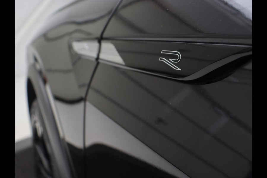 Volkswagen Tiguan 1.5 TSI R-Line | Camera | Matrix LED | Adaptive cruise | Carplay | Navigatie | Keyless | 19'' | Virtual Cockpit | Climate control | Parkeerhulp