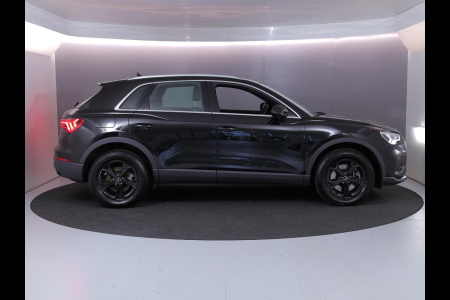 Audi Q3 45 TFSI e Business Edition 245 pk S-tronic | Navigatie | Parkeersensoren | Adaptieve cruise control | Stoelverwarming |