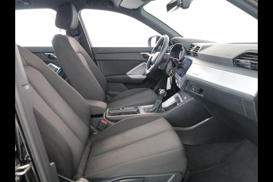 Audi Q3 45 TFSI e Business Edition 245 pk S-tronic | Navigatie | Parkeersensoren | Adaptieve cruise control | Stoelverwarming |