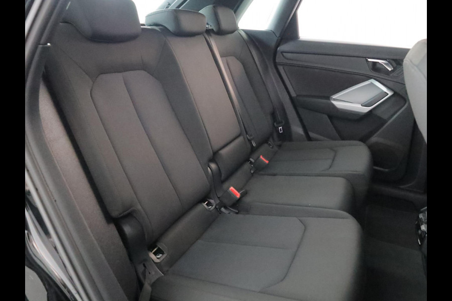 Audi Q3 45 TFSI e Business Edition 245 pk S-tronic | Navigatie | Parkeersensoren | Adaptieve cruise control | Stoelverwarming |
