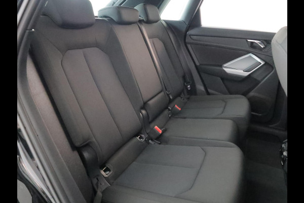 Audi Q3 45 TFSI e Business Edition 245 pk S-tronic | Navigatie | Parkeersensoren | Adaptieve cruise control | Stoelverwarming |