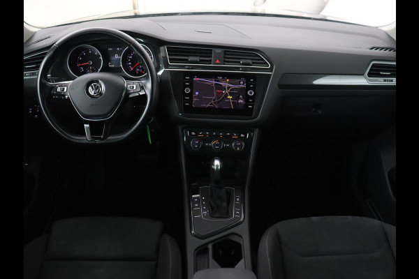 Volkswagen Tiguan 1.5 TSI Comfortline | Panoramadak | Stoelverwarming | Massage | Adaptive cruise | Carplay | Navigatie | Parkeerhulp