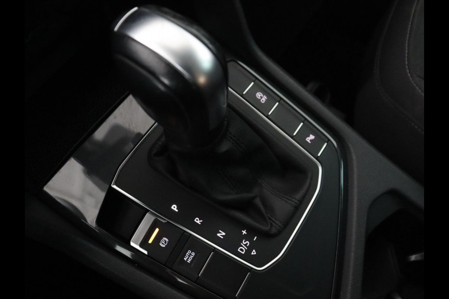 Volkswagen Tiguan 1.5 TSI Comfortline | Panoramadak | Stoelverwarming | Massage | Adaptive cruise | Carplay | Navigatie | Parkeerhulp